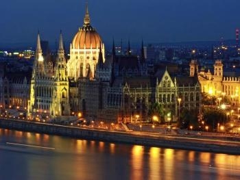 Венгрия планирует ввести 15 сентября ЧП фото