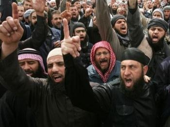Исламисты казнили 56 военнослужащих фото