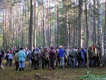 На Волыни привлекли тысячу правоохранителей, чтобы остановить нахлынувших копателей янтаря фото