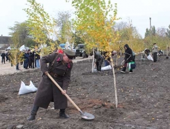 Достойно внимания: В Мелитополе сегодня заложили парк имени 23 октября фото