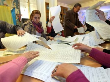 В Запорожье зафиксирована попытка вынести бюллетени фото