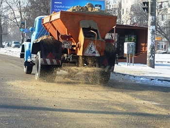 Коммунальщики Мелитополя говорят, что подготовились к гололеду фото