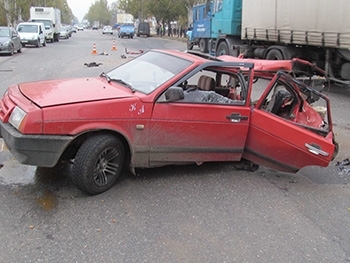 Пятничная авария произошла из-за того, что водитель «девятки» устроил гонки? фото