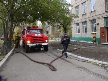 В ООШ № 24 потушили условный пожар и обезвредили взрывоопасный… молоток фото