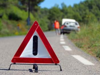 В Хмельницкой области джип врезался в остановку фото