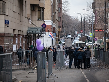 В Москве разгромили посольство Турции фото