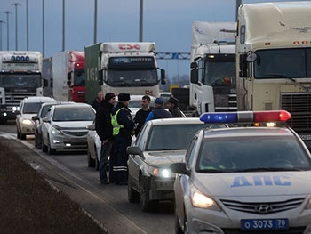 Дальнобойщики двинулись штурмовать Москву: Колонну уже пытаются остановить  фото