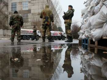 Боевики расстреляли машину с мирными жителями фото