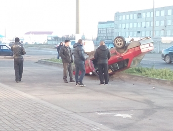 В Мелитополе возле автовокзала перевернулась легковушка фото