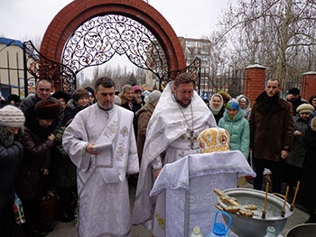 Члены городского общества инвалидов на Крещенье окунулись в купели фото