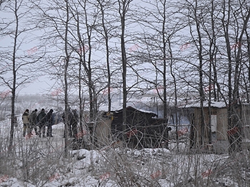 Из-за пожара на блокпосту под Бердянском рвались боеприпасы. Перекрыта трасса  фото