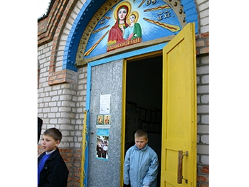 В Константиновке люди проголосовали за комсомол фото