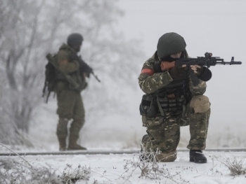 На Донбассе боевики грабят и разбегаются фото