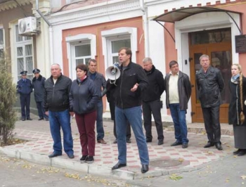 Зачем сегодня в Мелитополе перед мэрией собирается митинг фото