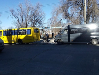 В Запорожье столкнулись две маршрутки с пассажирами фото