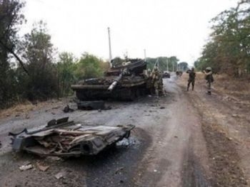 В Иловайск прибыли 2 эшелона с военной техникой фото