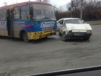 В очередном ДТП с маршруткой в Запорожье пострадала беременная женщина фото