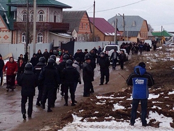 В РФ пошло в ход оружие Евромайдана: опубликовано видео фото