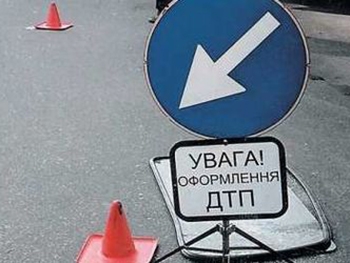 В Черниговской области автомобиль въехал прямо в дом, есть жертвы фото