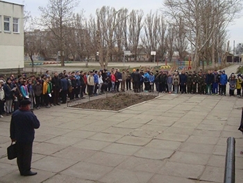 В мелитопольской школе №16 проходит городской этап Всеукраинской военно-патриотической игры «Сокол» фото