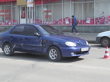 Разворот через две сплошные линии – и вот ты виновник аварии фото