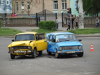 Авария в цветах национального флага фото