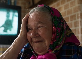 Курьез в Бердянске: бабуля, спасая сына, принесла деньги в полицию, а не мошенникам фото