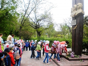 Дошкольники Мелитополя празднуют День Победы фото