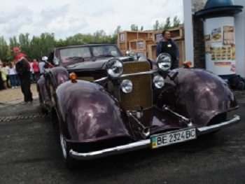 Потрясающий фестиваль ретро автомобилей состоялся в Запорожье  фото