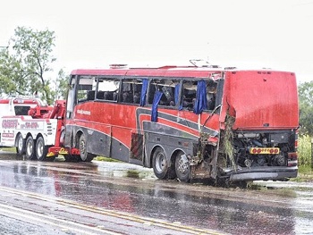 Жуткое ДТП с автобусом в Техасе: 8 человек погибли, много раненых фото