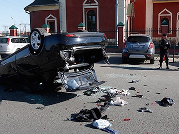 Появилось видео массовой драки в Москве фото