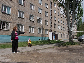 Парковка КП «Жилмассив» под окнами возмущенной пенсионерки все же будет фото