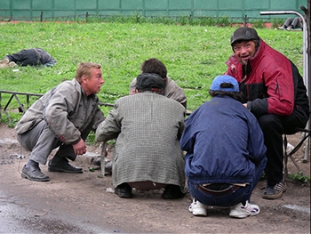 Бомжи побили медсестру 1-й горбольницы фото