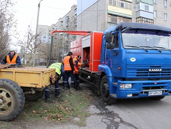 В Мелитополе канализацию ремонтируют за счет резервного фонда фото