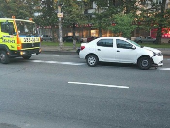 ДТП в Киеве: иномарка насмерть сбила молодого мужчину на переходе фото