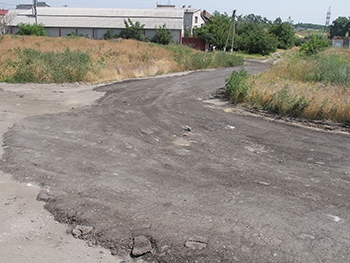 Заместитель городского головы благоустроил дорогу к отцовскому дому? фото