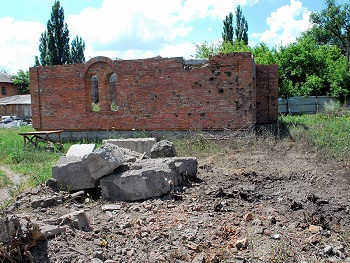 В результате массированного обстрела серьезно поврежден храм в Горловке  фото