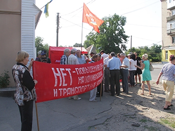 Левые пикетом протестовали против поднятия тарифов «Водоканала»  фото