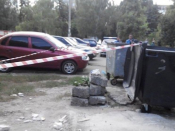 В Запорожье в мусорном баке найден мертвым новорожденный фото