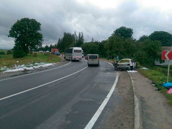 Сразу два жутких ДТП во Львовской области: четверо погибли, более 10 ранены фото