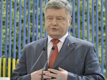 Порошенко: Украина возвращает Донбасс и Крым мирным путем фото