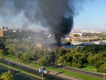 В Москве при пожаре на складе погибли 16 человек фото