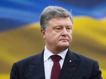 Президентский рейтинг Порошенко рухнул вдвое фото