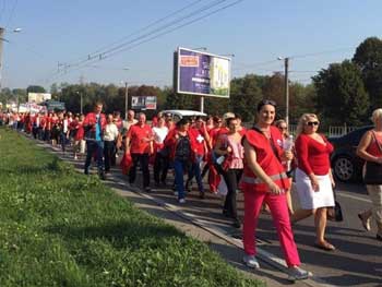 Во Львове медики вышли на митинг фото