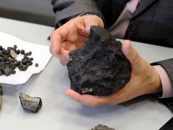 В обломках метеорита нашли следы жизни фото