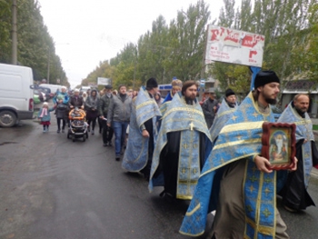 На Покрова Пресвятой Богородицы по Мелитополю прошел крестный ход фото