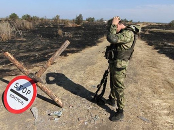 В Луганской области подорвалась машина с военными фото