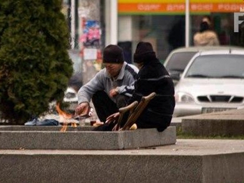 В центре Запорожья в «Вечном огне» загорелся мужчина фото