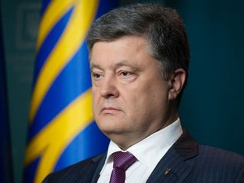 Порошенко объяснил, почему он не ввел военное положение в Украине фото