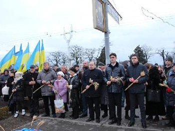 В Запорожье прошел митинг-реквием, посвященный жертвам Голодомора фото